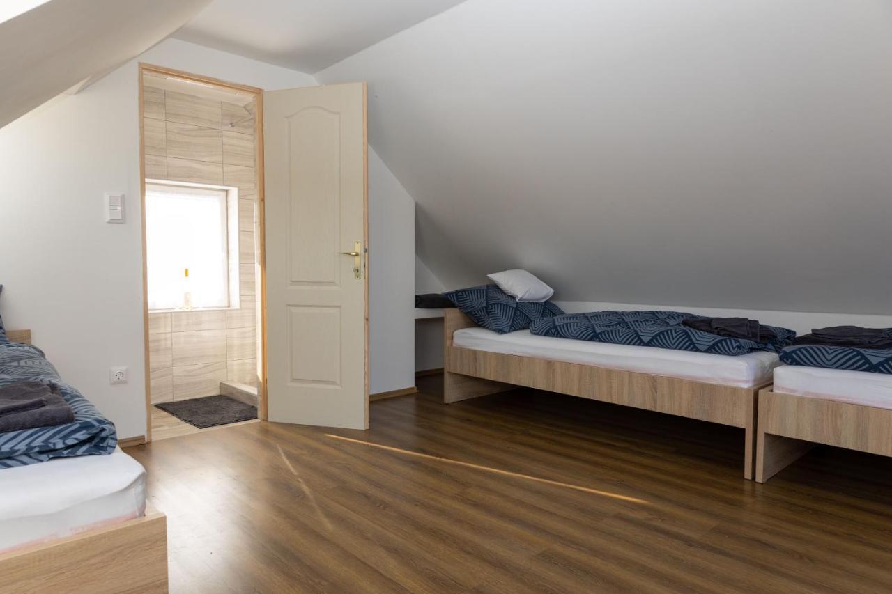 Takacs Pince Apartman Hajos Buitenkant foto